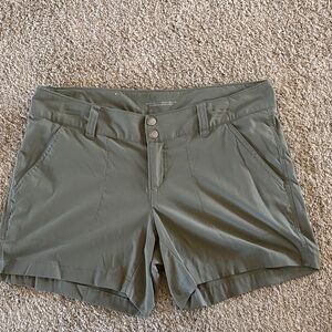 Columbia Women's Olive Green Outdoor Active Shorts